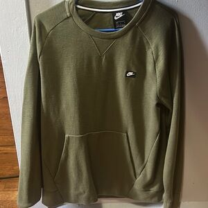 Nike sweater with pockets